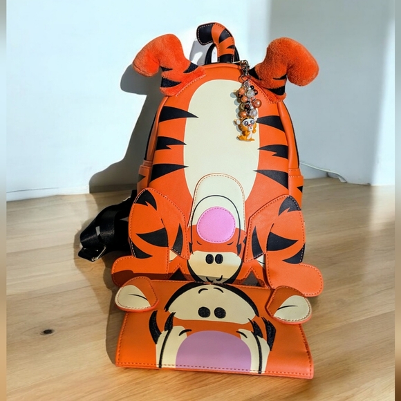 NWOT Loungefly Tigger Winnie the pooh mini backpack, Wallet, & DOORABLES CHARM! - Picture 4 of 17
